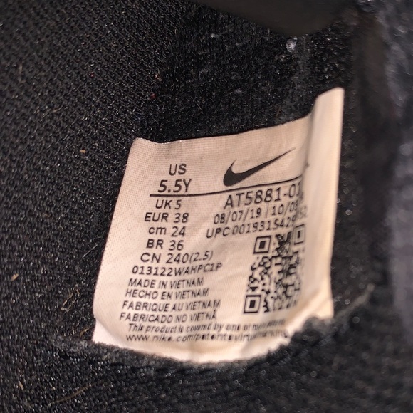 Nike Tiempo Black Cleats 5.5Y - Picture 5 of 6